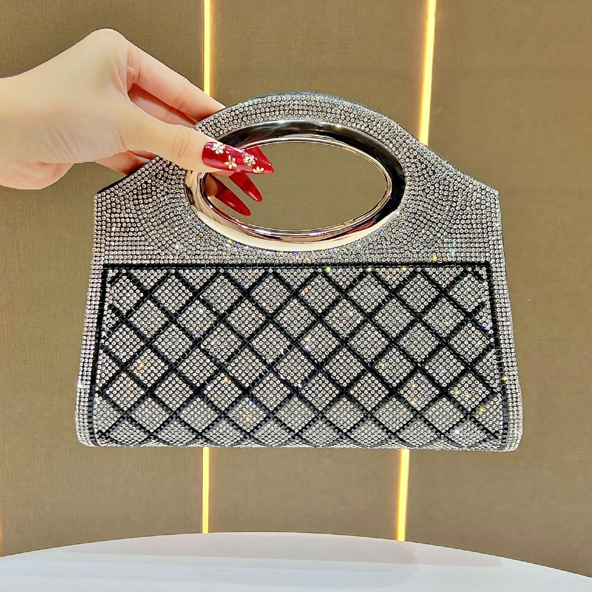 Rhinestone-besetzte Abendtasche