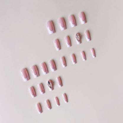 Kunstnagelset mit eleganten Strass- und modernen Spitzenverzierungen Brehn