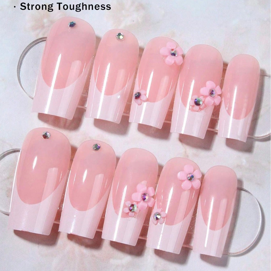 Kunstnagelset mit eleganten 3D-Blüten und glamourösen Strassakzenten Brehn