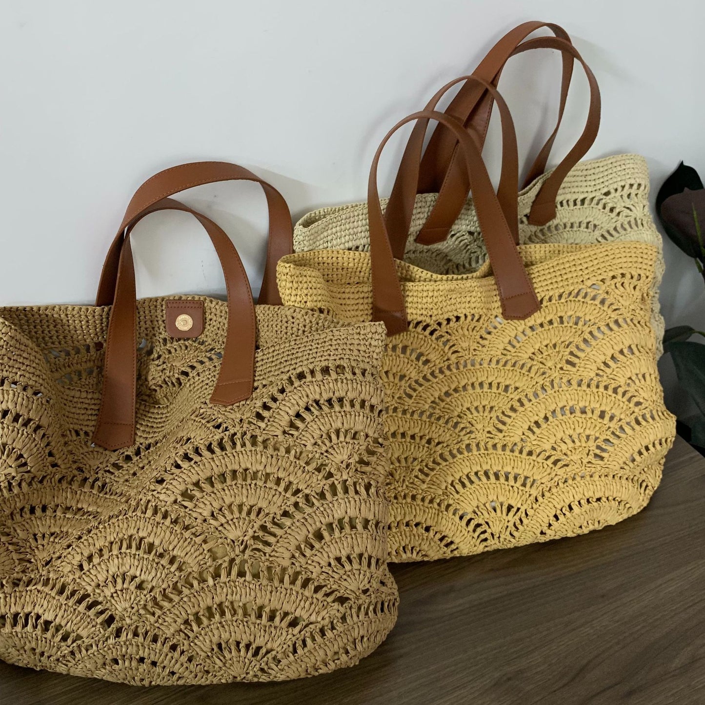 Handgewebte Makramee-Tasche mit Ledergriffen Brehn