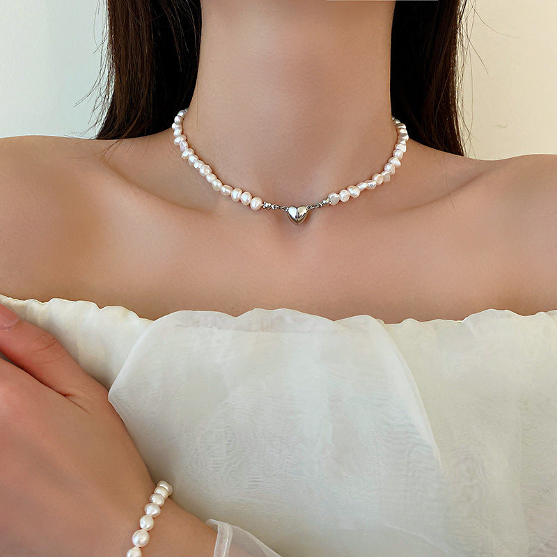 Elegantes Silberperlenarmband mit Herzdetails Brehn