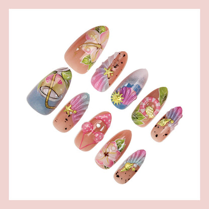 Kunstnagelset mit botanischen Designs und glamourösen Akzenten Brehn