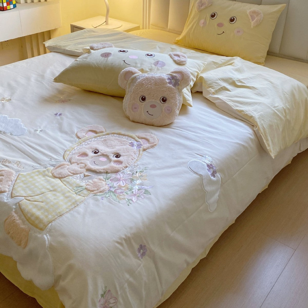 Bestickte Teddy Bettbezug Set mit Plüschapplikation und Karoborte