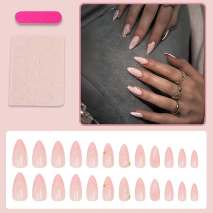 Kunstnagelset mit zarten Blütenverzierungen und elegantem Glanz Brehn