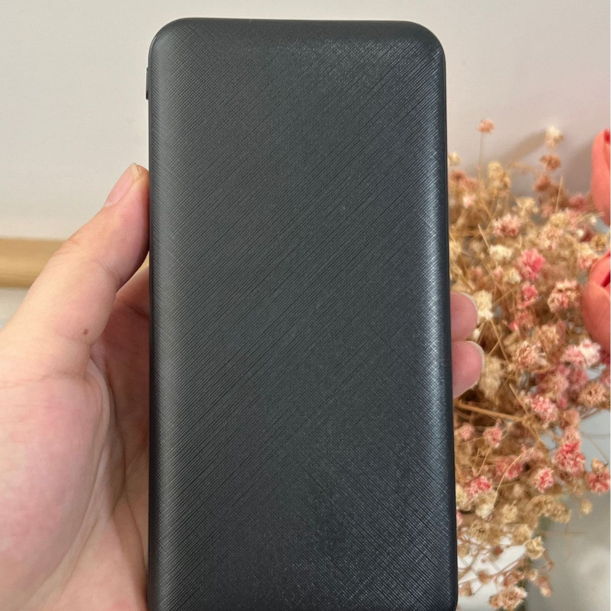 Tragbare Powerbank mit Innovativer Textur und Schnellem Ladeanschluss Brehn