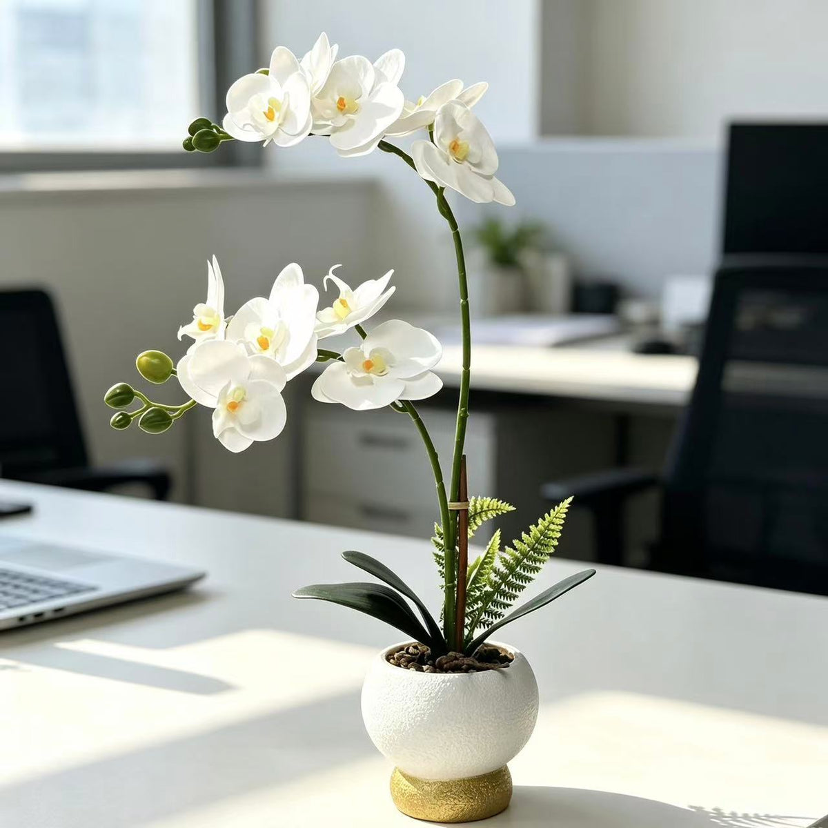 Elegante Kunstorchideen Topfarrangement