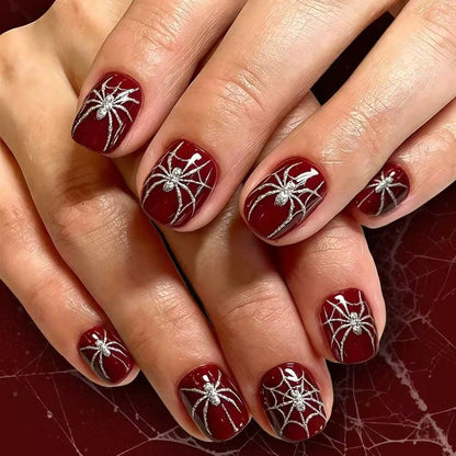 Kunstnagelset mit schaurigen Spinnen- und Glitzerakzenten Brehn