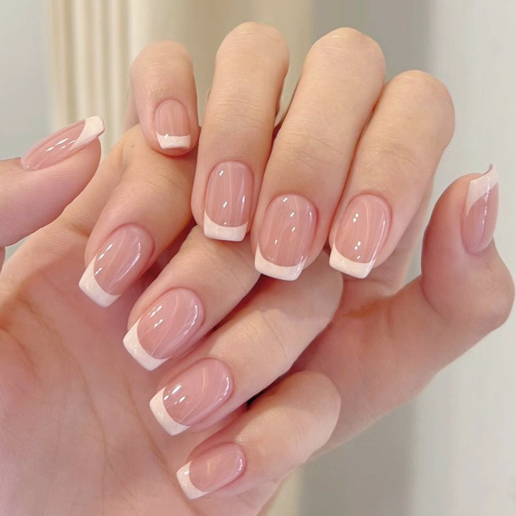 Stylisches Press-On-Nagelset mit schimmerndem Finish Brehn