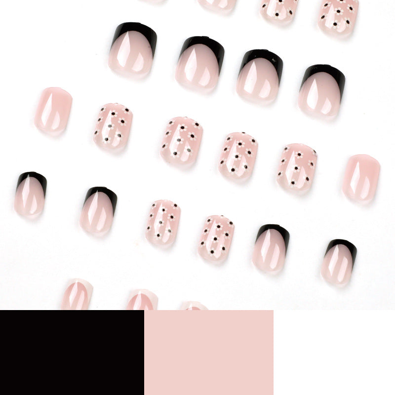 Kunstvolle Nagelkunst mit Blumen-Design Brehn