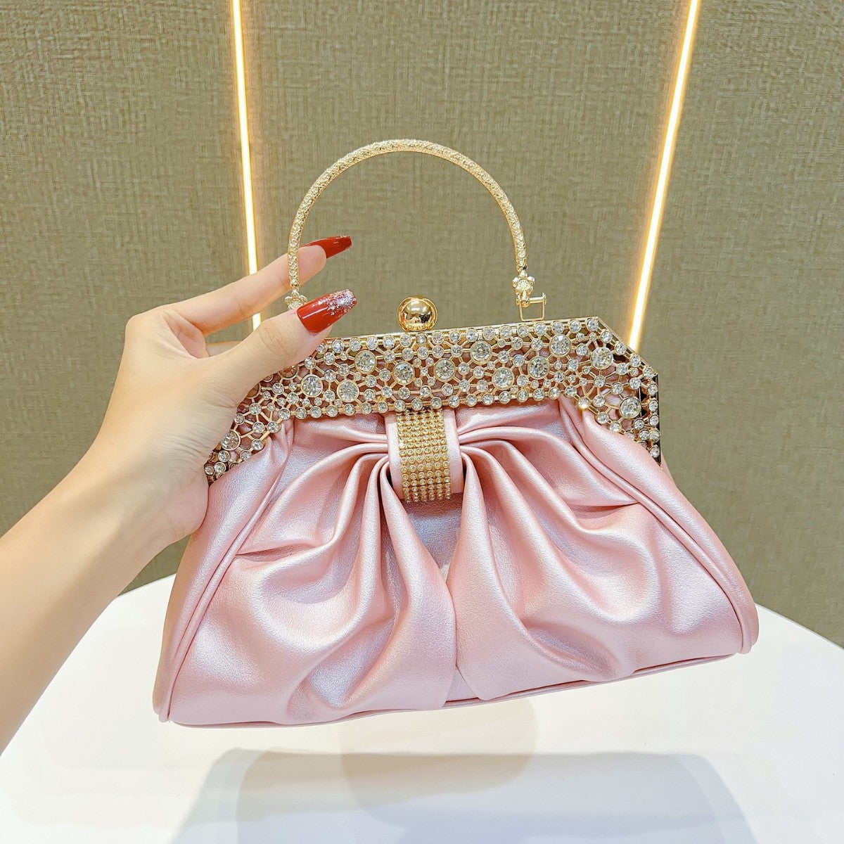 Luxuriöse Satin-Abendhandtasche