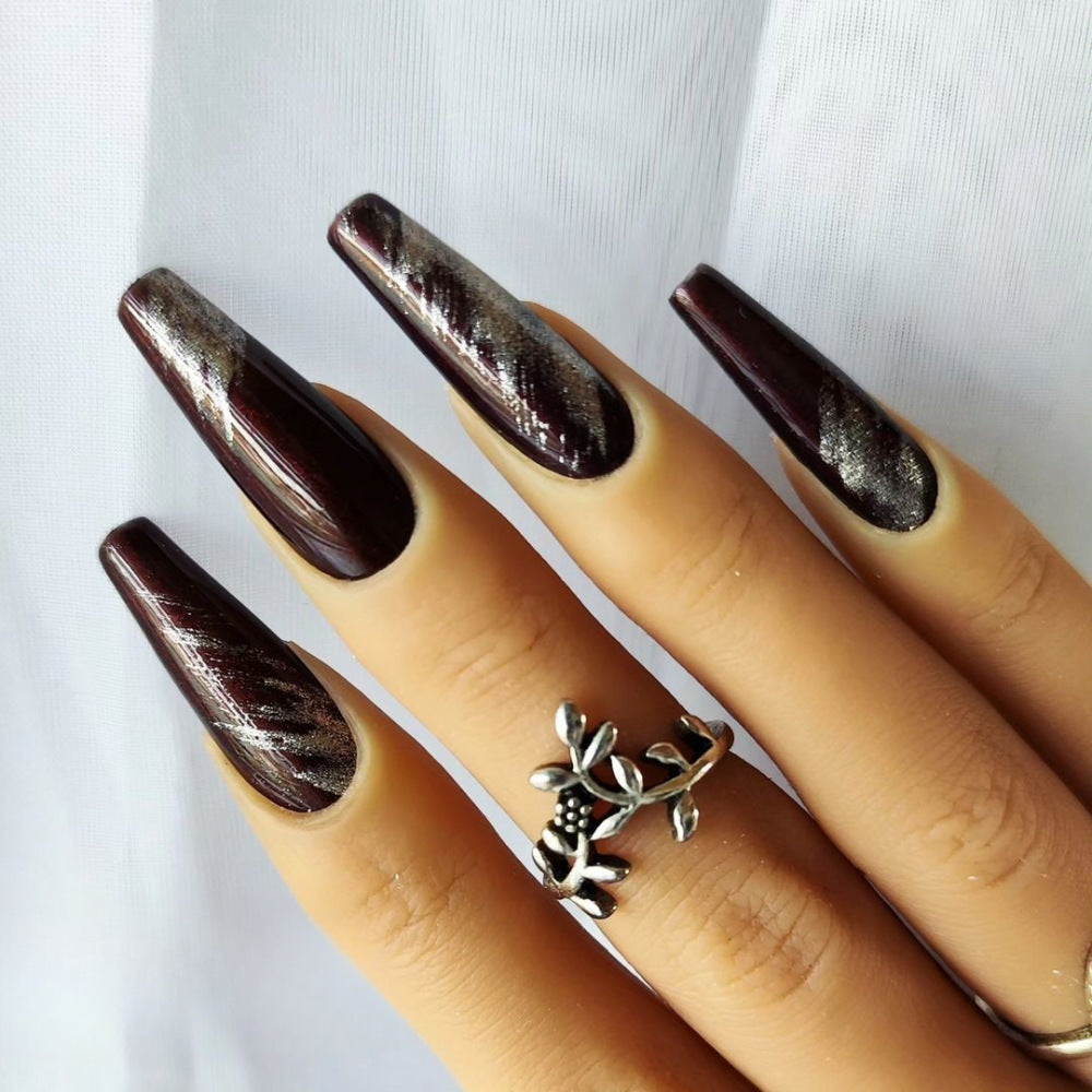 Kunstnägel mit glamourösem Silberdesign Brehn