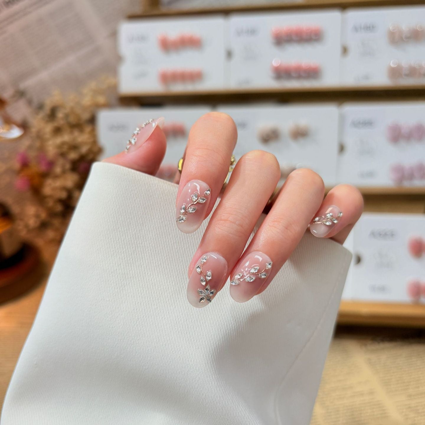Elegante mit Strass verzierte Press-On Nail Set Brehn