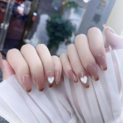 Dekoratives Press-On Nail Set mit Herzdesign Brehn