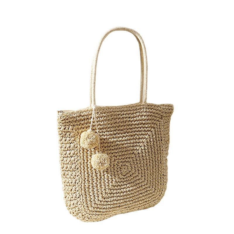 Handgefertigte Basttasche mit Pompon Details Brehn