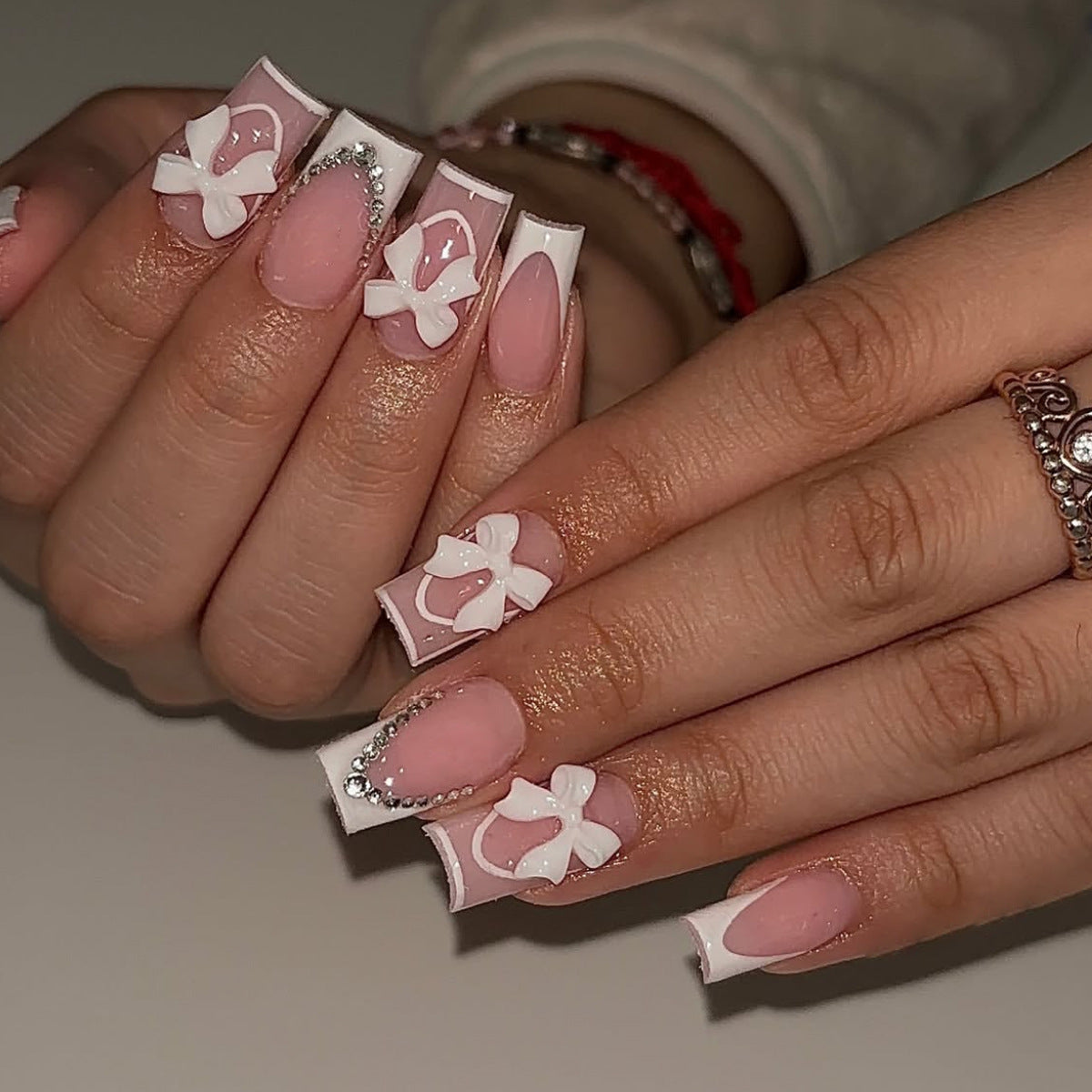 Elegante florale französische Spitzen-Nagelkünstlerweiterungen Brehn