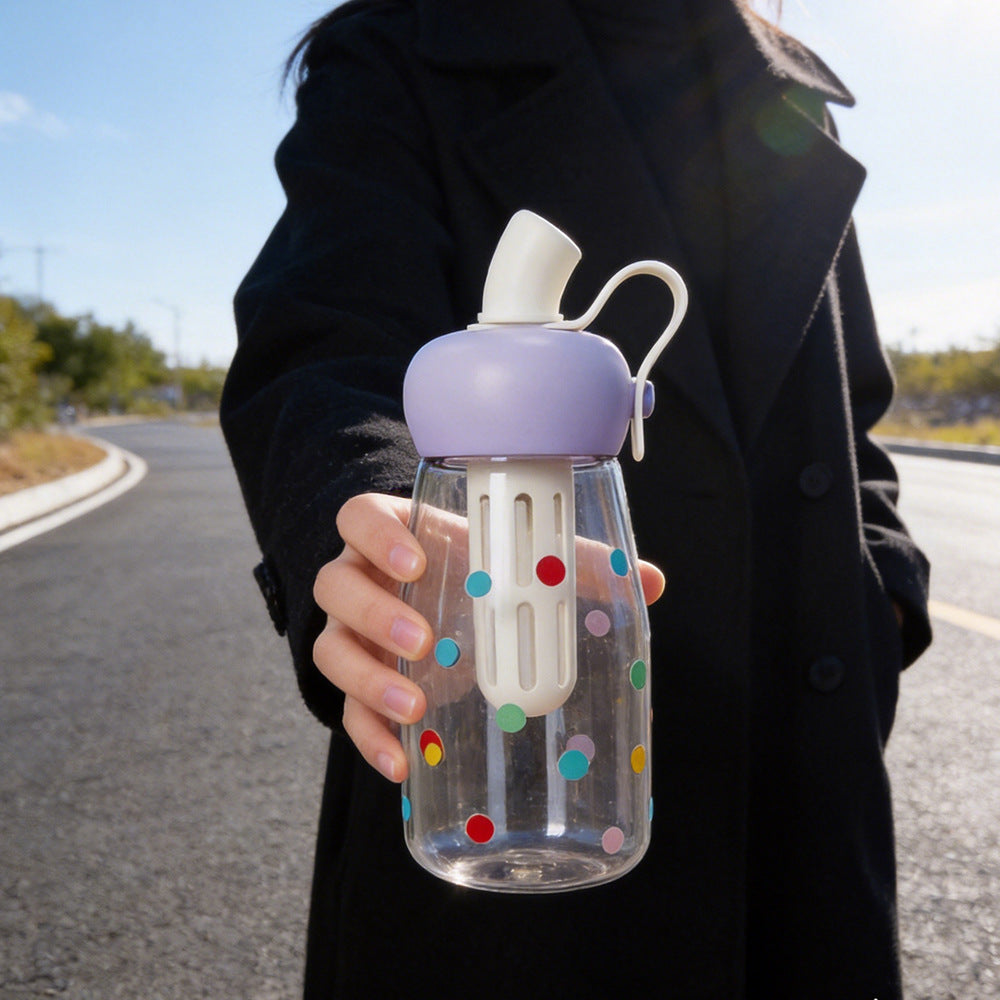 Damen Trinkflasche mit integriertem Fruchtfilter und praktischem Tragegriff Brehn