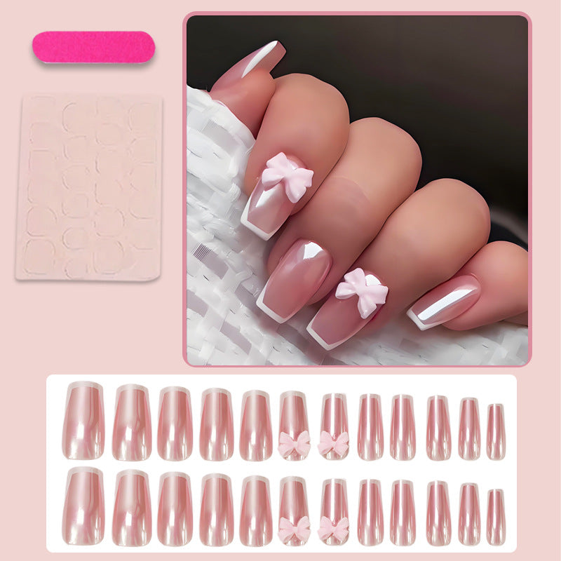 Kunstnagelset mit stilvollen Schleifen und eleganten French-Spitzen Brehn