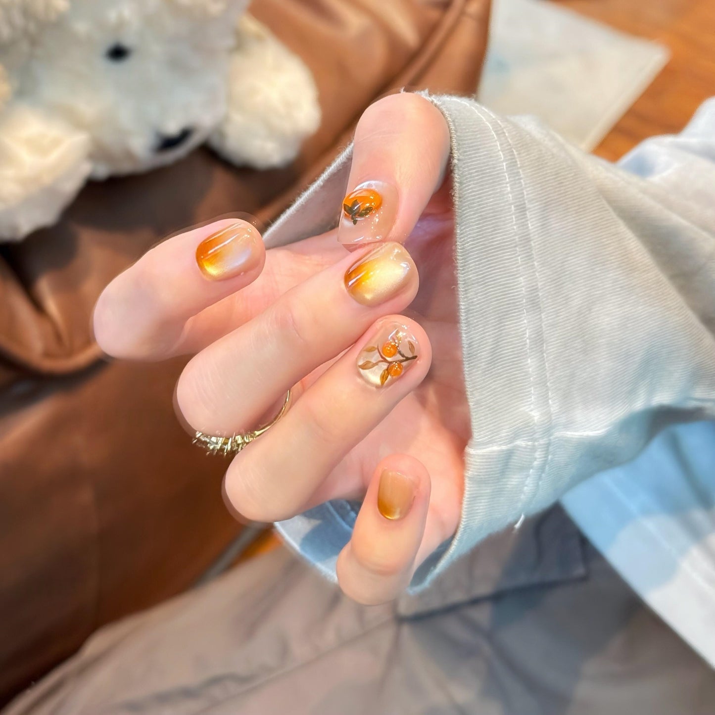 Kunstnägel Im Eleganten Ombre-Look mit Floralem Akzent Brehn