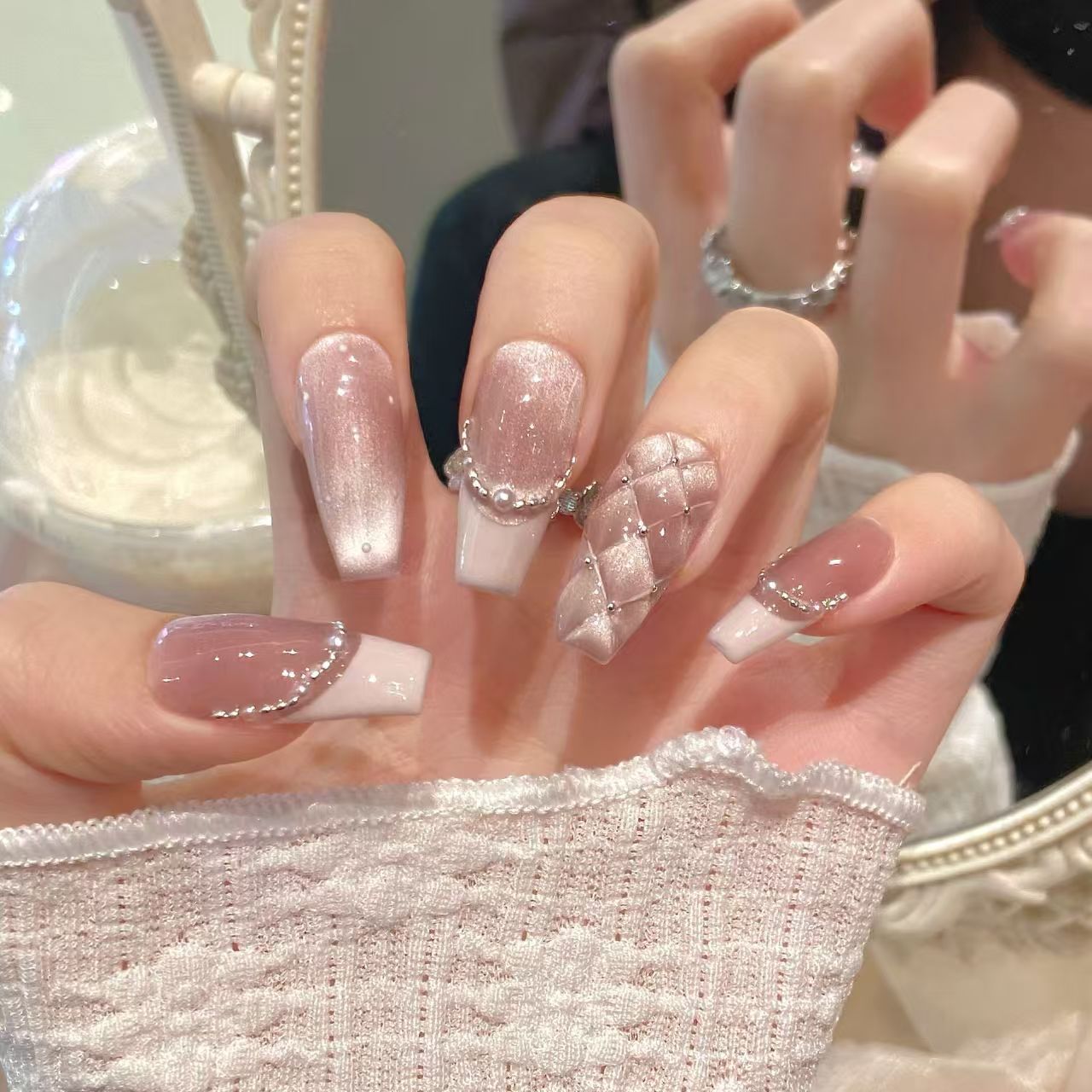 Elegante Perlen Press-On Nagelkollektion Brehn