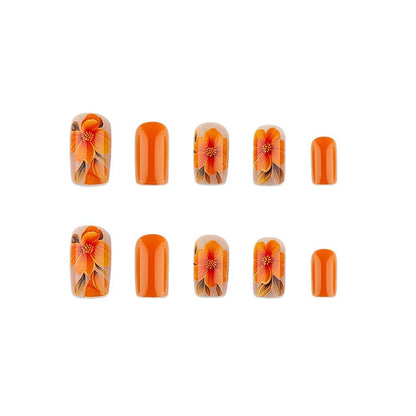 Kunstvolle Nagelgestaltung mit Floralen Motiven Brehn