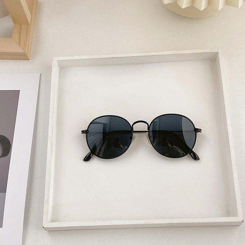 Modische Runde Sonnenbrille mit Goldener Fassung Brehn