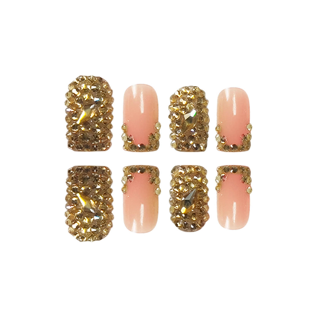 Glamouröse mit Strass verzierte Nagelerweiterungen Brehn