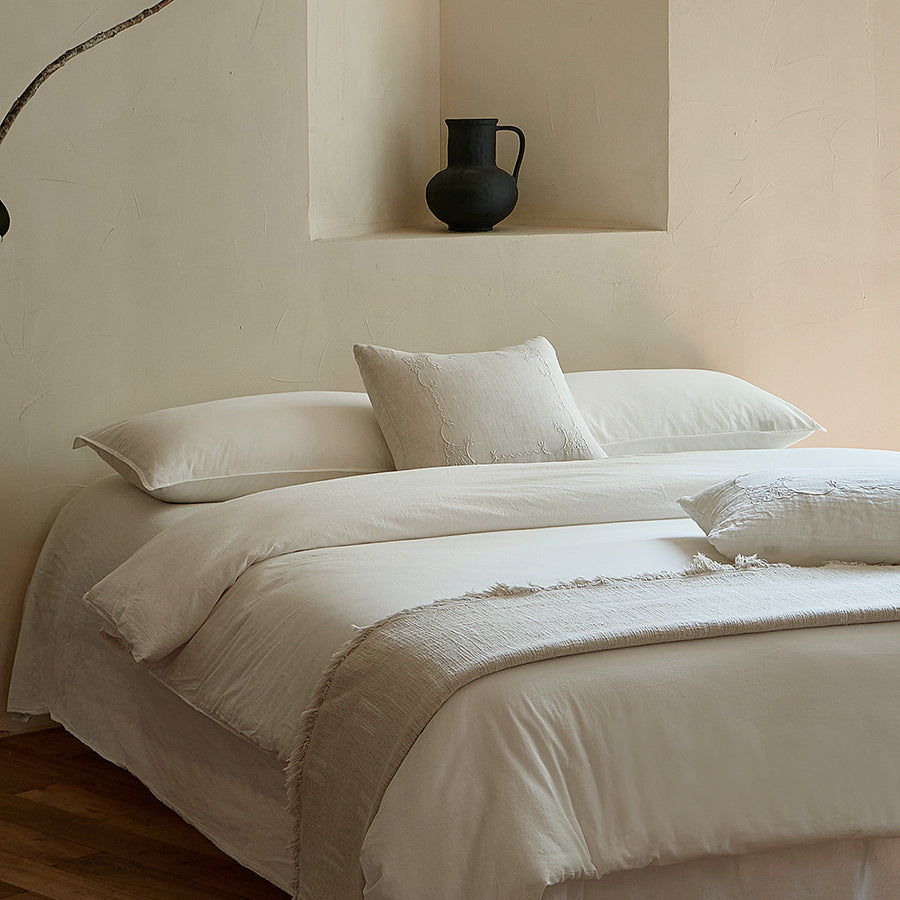Leinen-Bettwäsche-Set mit Bettbezug, Kissenbezügen und Bettrock