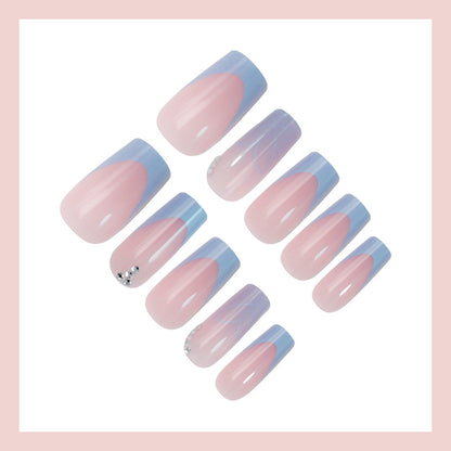 Kunstnagelset mit romantischen Herz-Designs und glamourösen Akzenten Brehn