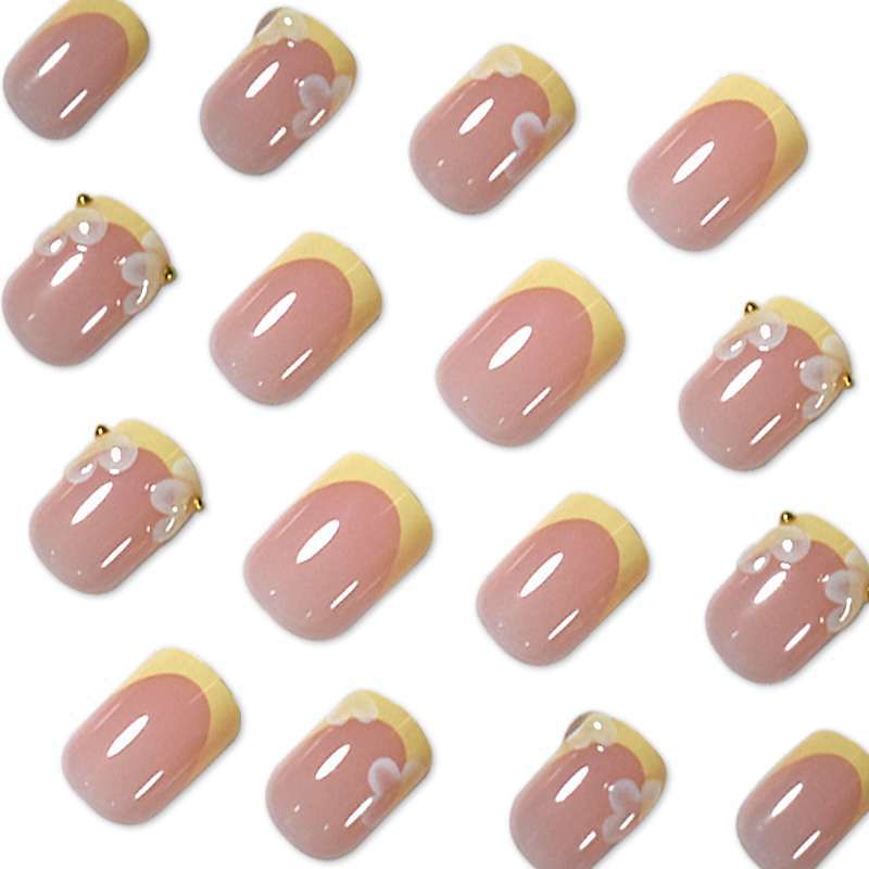 Dekoratives Press-On Nagelkunstset mit floralen Akzenten Brehn
