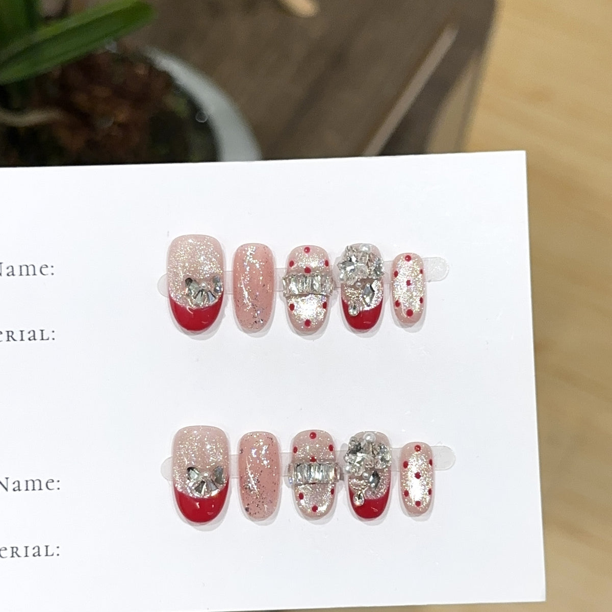 Stilvolles mit Strass verziertes Press-On-Nagel-Set