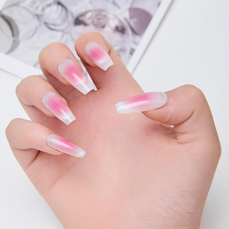 Kunstnägel mit sanftem Ombre-Effekt Brehn