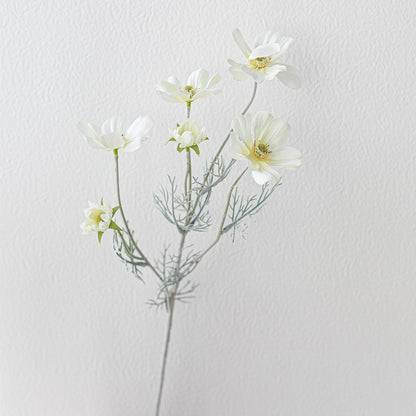 Lebensechte Buttercup-Blumenstängel