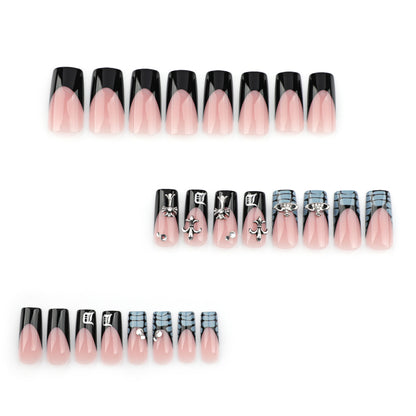 Glamouröses Kunstnagel-Set mit kunstvollen Verzierungen Brehn