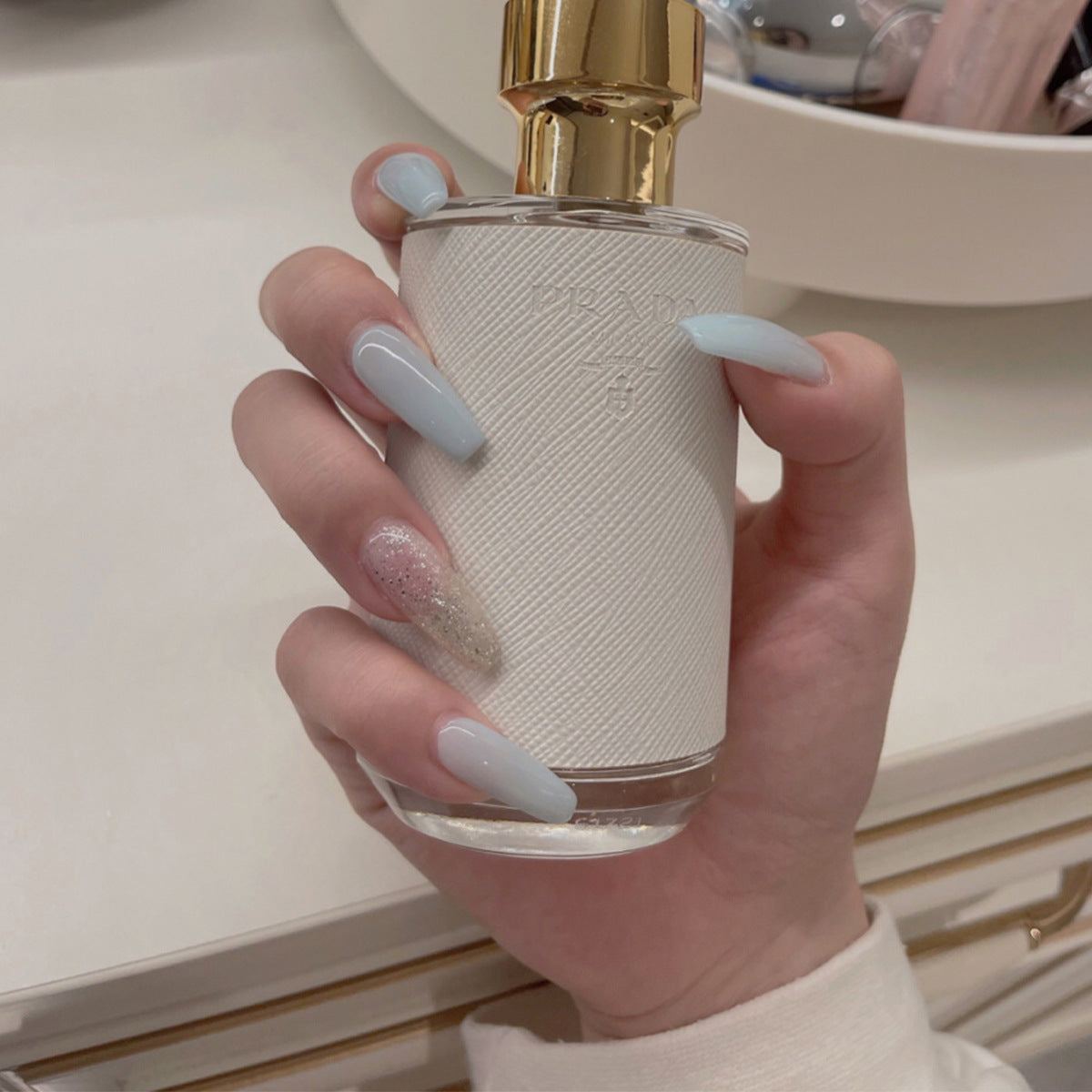 Elegante Nagelkunst mit glamourösen Effekten Brehn