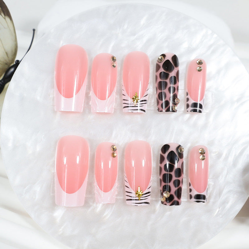 Kunstnagelset mit modernen animalischen Designs Brehn