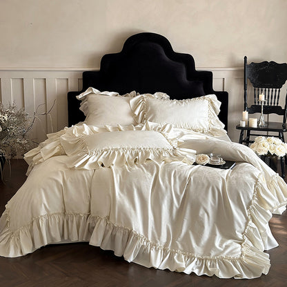 Elegante Bettwäsche-Garnitur aus satinähnlichem Jacquard mit Volantkante