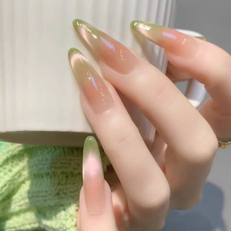 Künstlerische Press-On Nägel mit Ombre-Finish und elegantem Design Brehn
