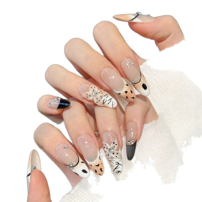 Künstlerisches Press-On-Nagelkunst-Set mit eleganten Designs
