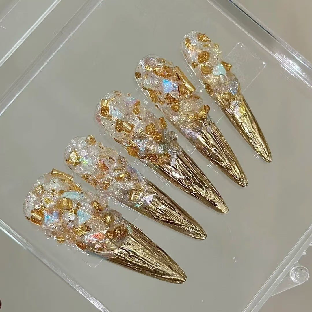 Elegante 3D Gold-Akzent Press-On Nagel Set Brehn