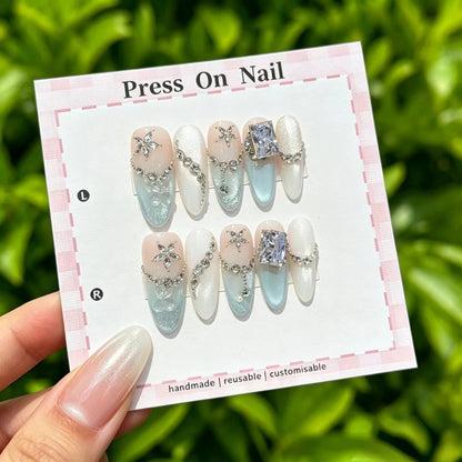 Künstlerisches Press-On Nagelkunst Set mit Juwelenelementen