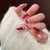 Künstlerisches Press-On-Nagelset mit Feiertagsdesigns Brehn