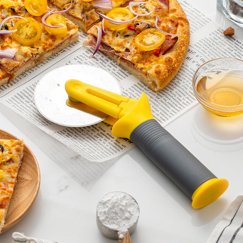 Ergonomischer Pizzaschneider mit Sicherheitsmechanismus Brehn