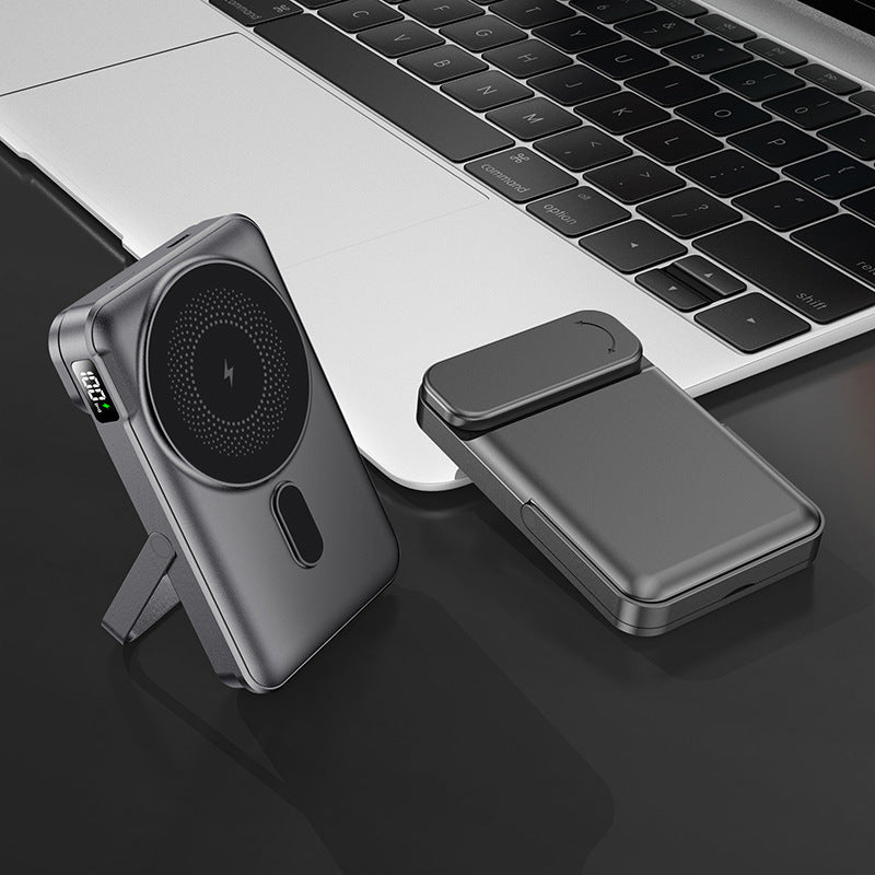 Tragbare Powerbank mit integrierter Standfunktion und digitalen Ladestatusanzeige Brehn