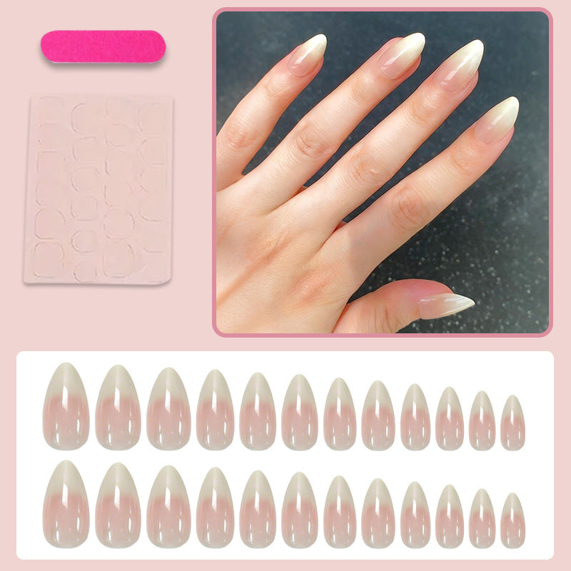 Kunstnägel mit eleganter Ombre-Gestaltung Brehn