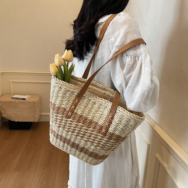 Handtasche Aus Geflochtenem Naturmaterial mit Lederakzenten Brehn