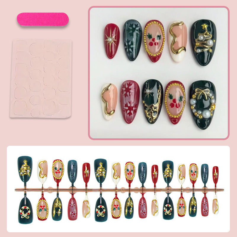 Kunstnagelset mit eleganten Weihnachtsmotiven und luxuriösen Verzierungen Brehn