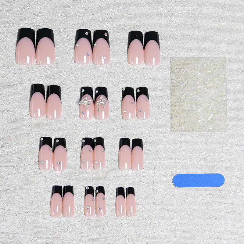 Künstliche Nageltips mit eleganten Design Brehn