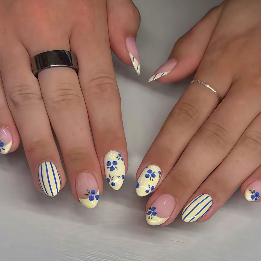 Lebhafte florale Nagelkunst Tipps Brehn
