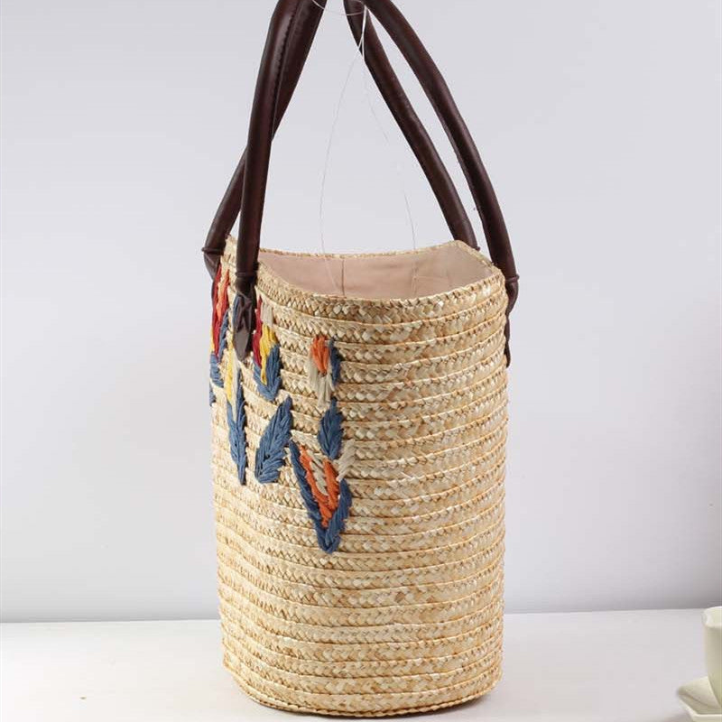 Geflochtene Strandtasche mit Farbenfrohem Stickmuster Brehn