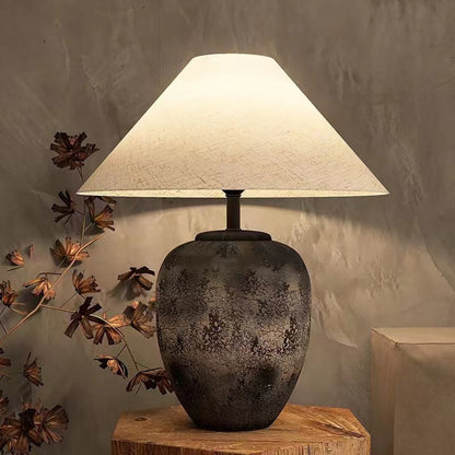 Dekorative Tischlampe mit einzigartigem Keramikfuß